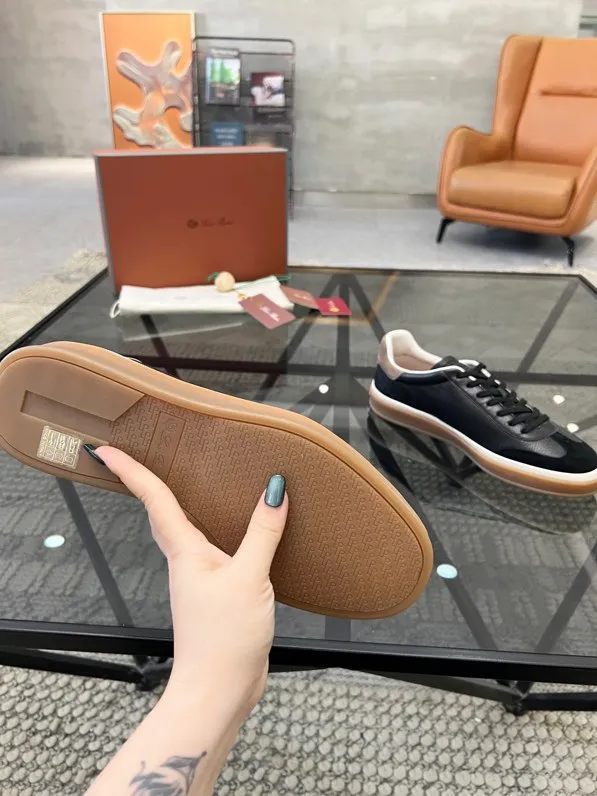 Factory price: 440💰Loro men's shoes💰iana top purchasing agent🇮🇹 men's shoes💰 The popular casual sneakers counter of the popular street man has new products at the same time. The uppers are made of cowhide fabric imported from Italy. The high-quality splicing technology has a classic and generous layout with a masculine temperament. Soft and comfortable cowhide lining. The soles: the original soles are specially provided by the original factory. The exclusive molded soles are super comfortable. The original factory follows the order. 🔍🔍High quality. You can enter and exit the counter at will. Welcome to compare. The code number is 38-44, customized 45